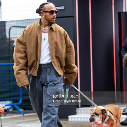 Hamilton incanta: abbigliamento fashion JW Anderson alle prove libere