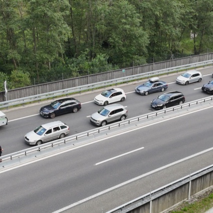 San Gottardo: 12 chilometri di coda verso sud e 2 in direzione nord