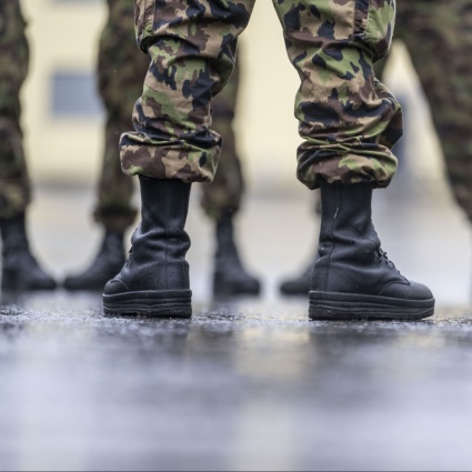 L'esercito ha bisogno di più soldi? «Paghino gli stranieri»
