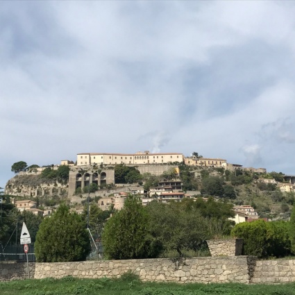 Dai vicoli di Gerace alla spiaggia di Siderno