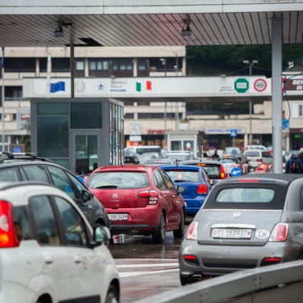 Stretta sulla spesa oltreconfine, la franchigia dimezzata in vigore da gennaio 2025