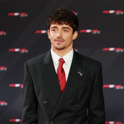 Ferrari eleganza e stile sul red carpet della F1 75