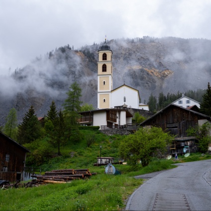 La nebbia e la pioggia chiudono la porta agli abitanti di Brienz