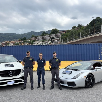 Sequestrate in dogana due auto di lusso per contrabbando