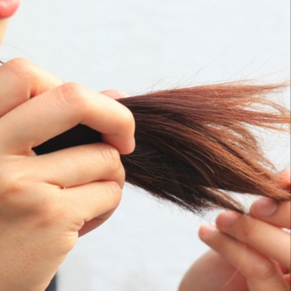 Caduta dei capelli: perché succede davvero in autunno?