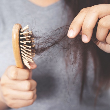 Quanti capelli si perdono al giorno? Rispondono gli esperti di CRLAB Lugano