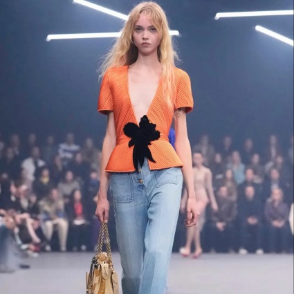 Valentino SS26 — La luce delle lucciole