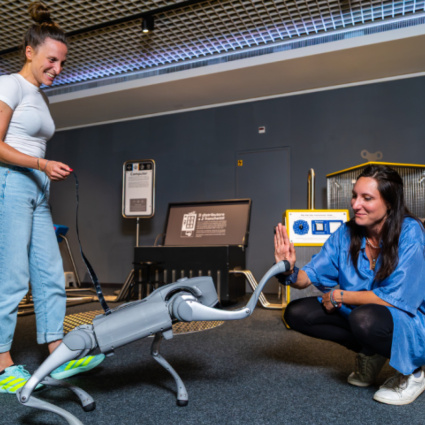 Porte aperte all’intelligenza artificiale: tra robot, cinema e teatro