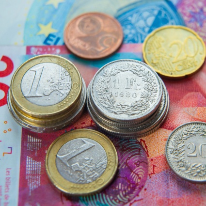 Franco ai minimi da gennaio sull'euro