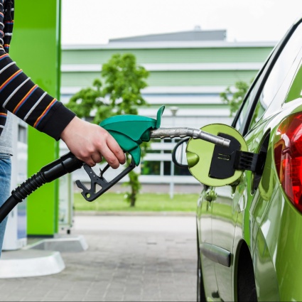 Il carburante è più caro, anche in Ticino. «È un atteggiamento irresponsabile»