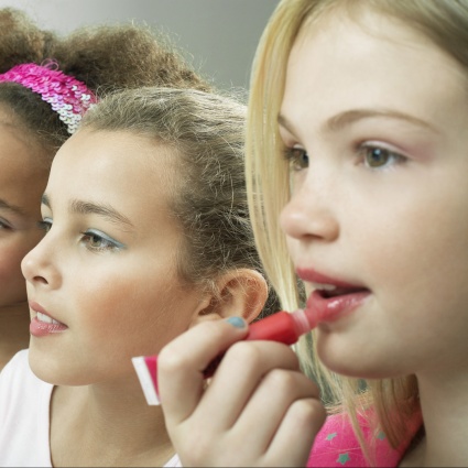 Ecco i Sephora Kids: l’ossessione per la skincare invade l’infanzia. Danni e preoccupazioni