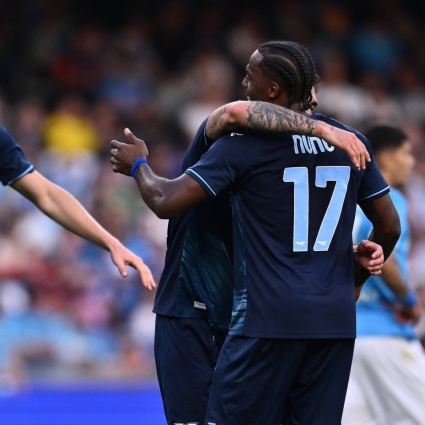 La Lazio scuce lo Scudetto dalle maglie del Napoli