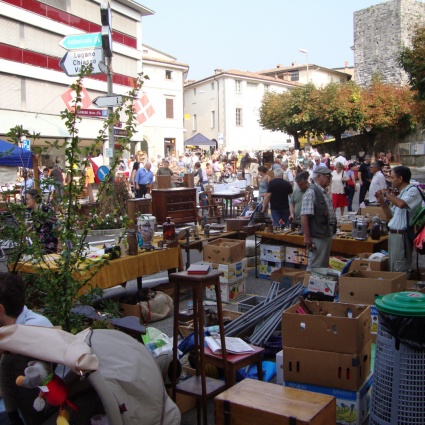 Fiera dell'antiquariato, 160 espositori nelle vie del borgo