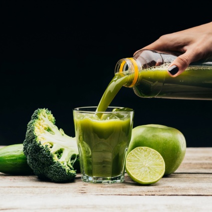 Uccisi da un eccesso di benessere: il veleno che prometteva la detox