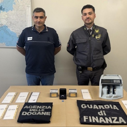 "Finti turisti" fermati in dogana con oro e gioielli