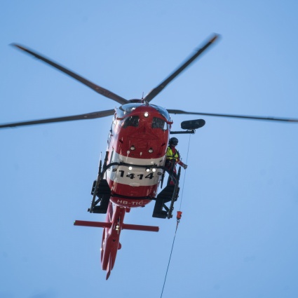 Colpito da una trave, 29enne in pericolo di vita