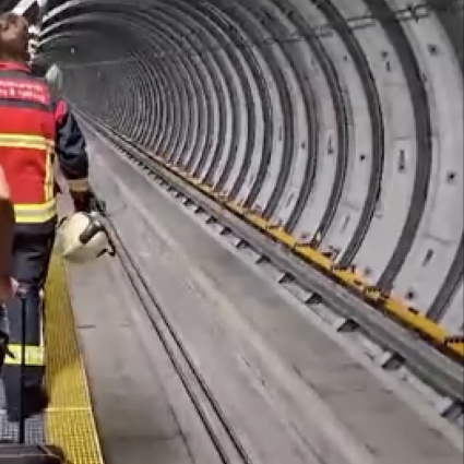 Skymetro bloccato, 50 passeggeri a piedi nel tunnel