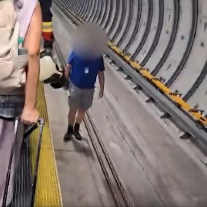 Skymetro bloccato, 50 passeggeri a piedi nel tunnel