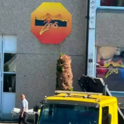 Allo Zeus sarebbe morta una prostituta: «Speriamo che ora tu possa trovare pace»