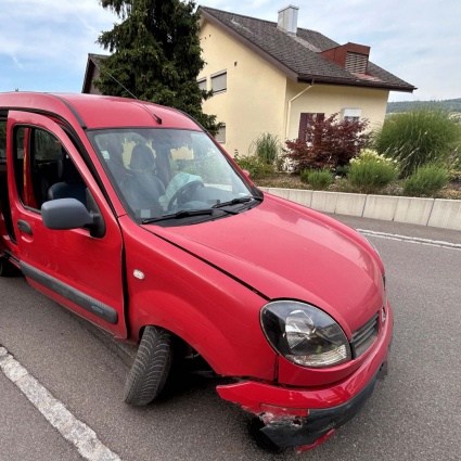Si addormenta al volante e si schianta contro un muro: via la patente a una 72enne