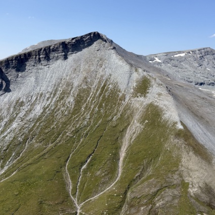 Volo fatale sopra Laax, parapendista di 24 anni perde la vita