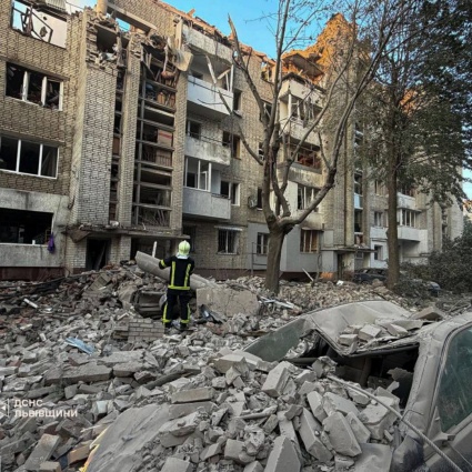 Nuovi attacchi russi nella notte, almeno otto morti