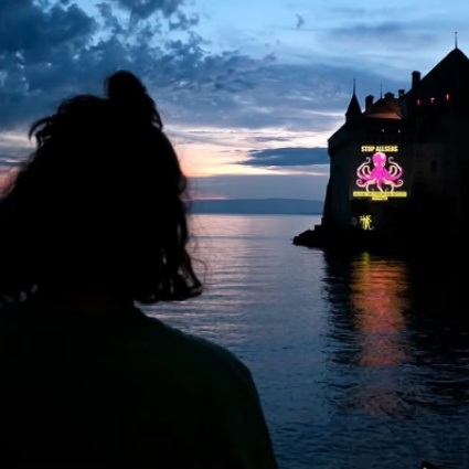 Azione di Greenpeace al castello Chillon