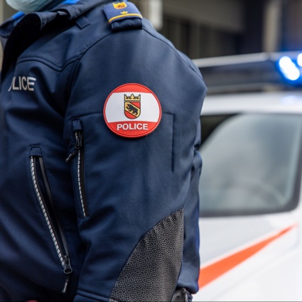 Auto si ribalta a Wilderswil, muore un 76enne
