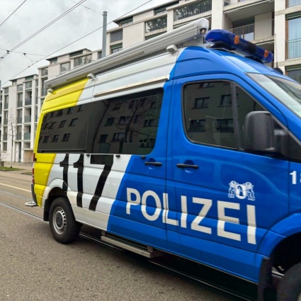 Automobilista ubriaco semina il caos e ferisce due persone