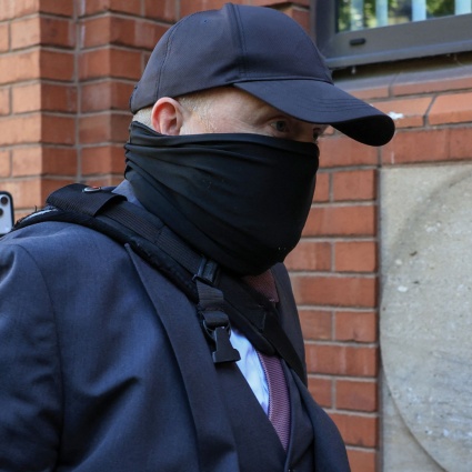 Cadaveri lasciati a decomporre e ceneri scambiate: condannato a 20 anni