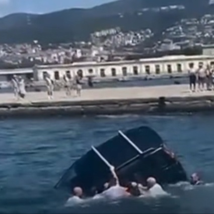 Con l’auto in mare: giovani militari si tuffano per salvare il guidatore