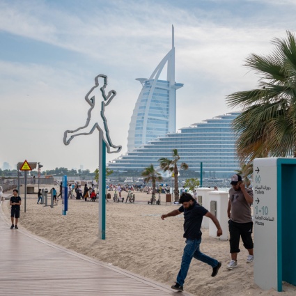 Dubai contrasta la crisi: 800 dollari a chi porta turisti
