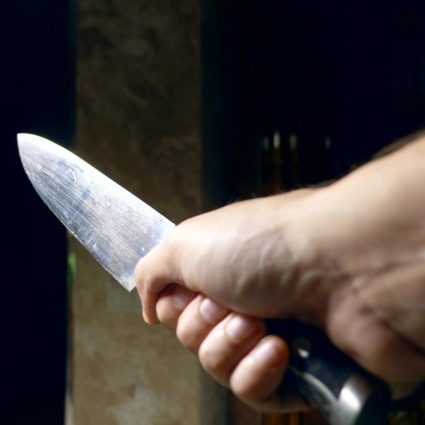 La lite degenera e spunta un coltello: due feriti in ospedale