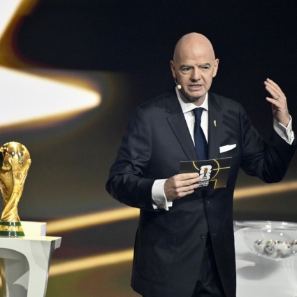 Piani FIFA, cresce l’opposizione: si dimette il consigliere di Infantino (che è sempre più solo)