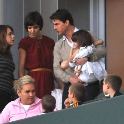 Anche la figlia di Tom Cruise rinuncia al cognome del padre