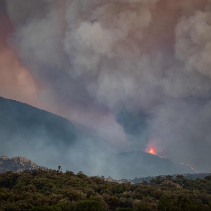 Incendio in Corsica, 200 escursionisti confinati in rifugio