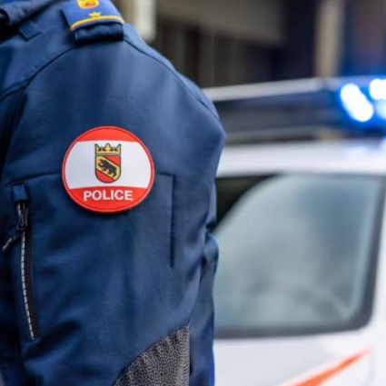 Dà fuoco a diversi furgoni, arrestato