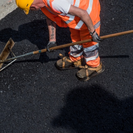 Lavori di pavimentazione fonica in via Ghitello
