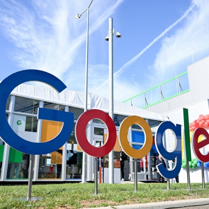 Ue, multa da 890 milioni a Google