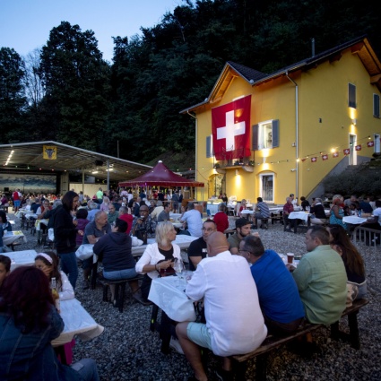 Il Municipio va da Keller-Sutter, la popolazione festeggia al Penz