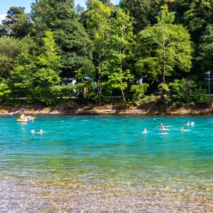 In difficoltà nel fiume, perde la vita