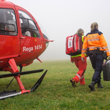 Precipita con il parapendio: morta una giovane pilota