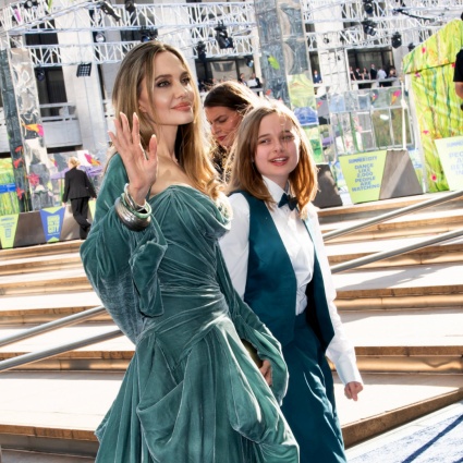 La figlia più giovane di Brad Pitt vuole rinunciare al cognome del padre