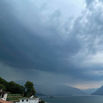 Pomeriggio di tempesta: dopo il Locarnese è allerta anche per il Luganese e il Bellinzonese