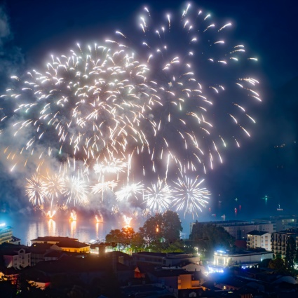 "Luci e Ombre" tra l'esibizione del Super Puma e i fuochi d’artificio