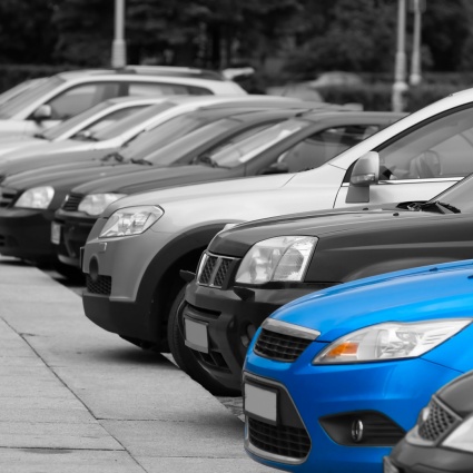 Auto, gli svizzeri preferiscono l'usato