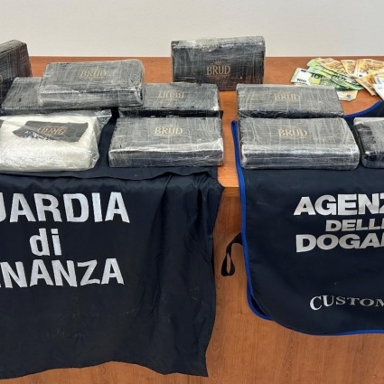 Merendine e lattine fanno scattare i controlli, sequestrati 10 chili di cocaina