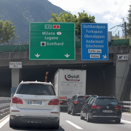 Al portale nord (anche oggi) oltre dieci chilometri di coda
