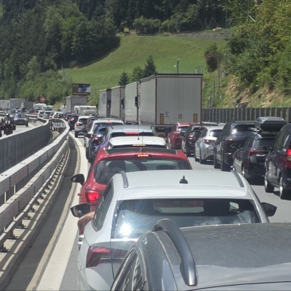 Al portale nord (anche oggi) 12 chilometri di coda
