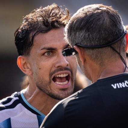 Violento e scorretto, Paredes "buco nero" della finale